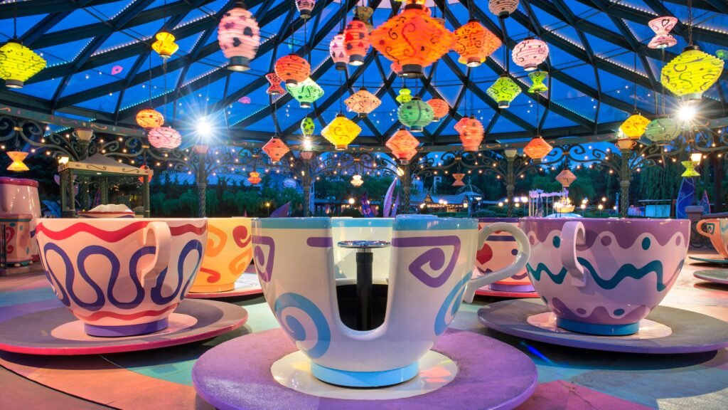 Brinquedo Mad Hatter's Tea Cups - Foto: Disneyland Paris