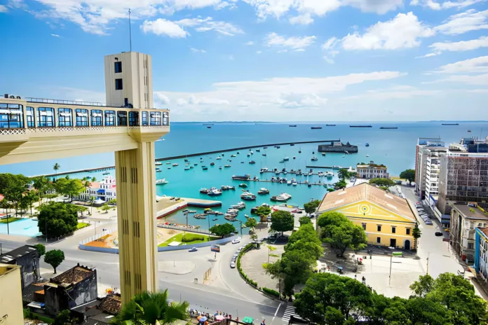 Turismo na Bahia - Elevador Lacerda, em Salvador, Bahia - Foto: Divulgação